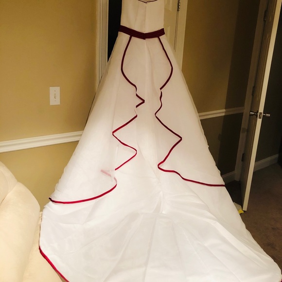 wedding dress, veil,petty coat tiara - Picture 15 of 15